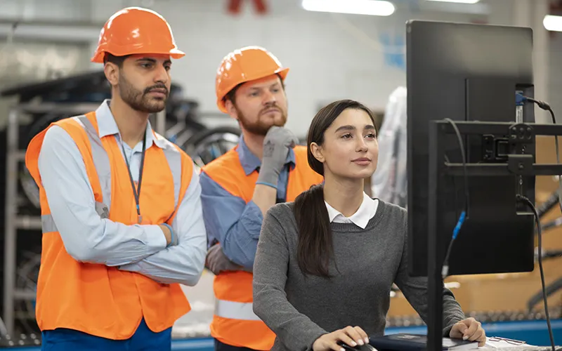 Serviços de manutenção e vulcanização em equipamentos industriais oferecidos pela Alpha Indústria.